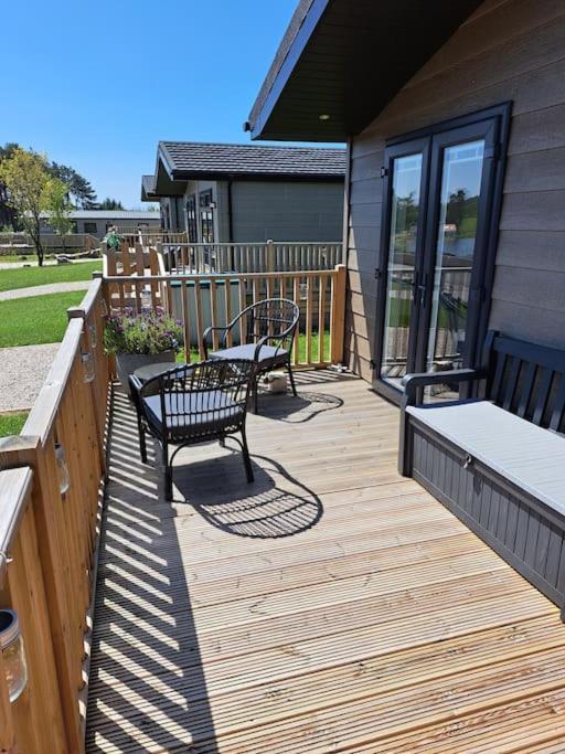Diddly Squat Lodge With Hot Tub, Pendle View Holiday Park Clitheroe Bagian luar foto