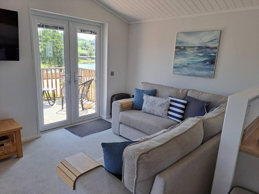Diddly Squat Lodge With Hot Tub, Pendle View Holiday Park Clitheroe Bagian luar foto