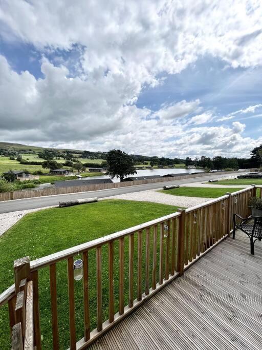 Diddly Squat Lodge With Hot Tub, Pendle View Holiday Park Clitheroe Bagian luar foto