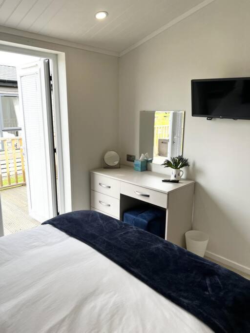 Diddly Squat Lodge With Hot Tub, Pendle View Holiday Park Clitheroe Bagian luar foto