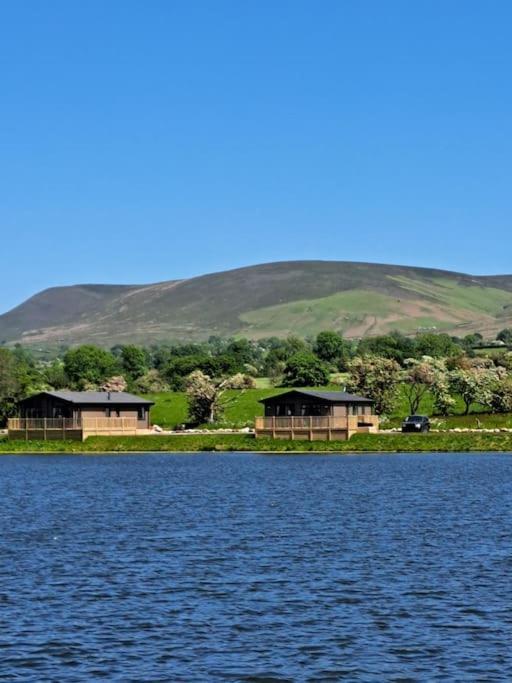 Diddly Squat Lodge With Hot Tub, Pendle View Holiday Park Clitheroe Bagian luar foto